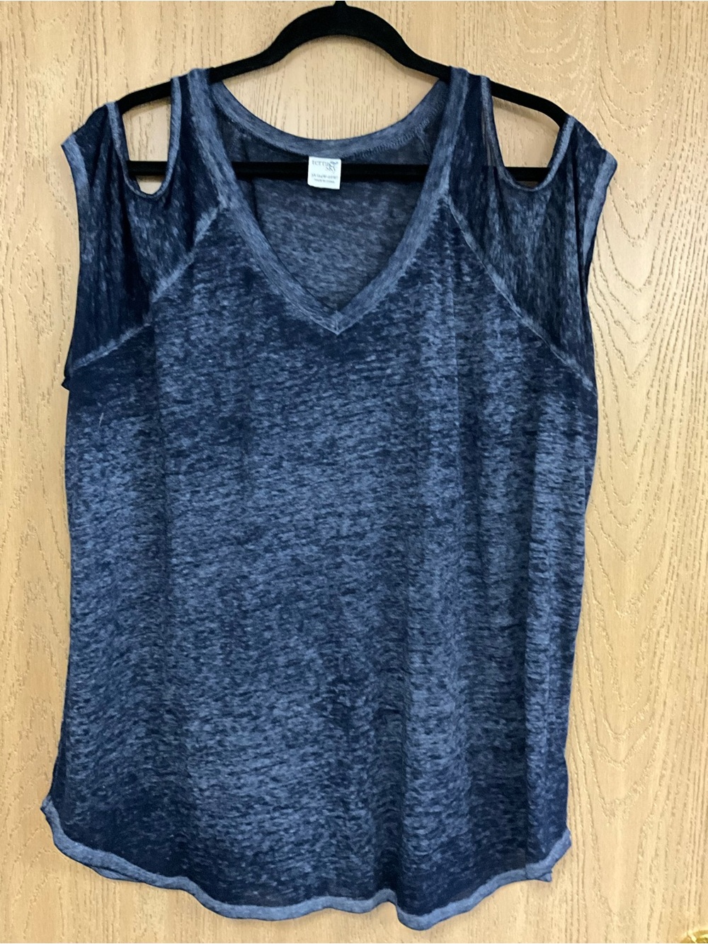 Terra & Sky Navy Blue Cold-Shoulder V-Neck Tank Top